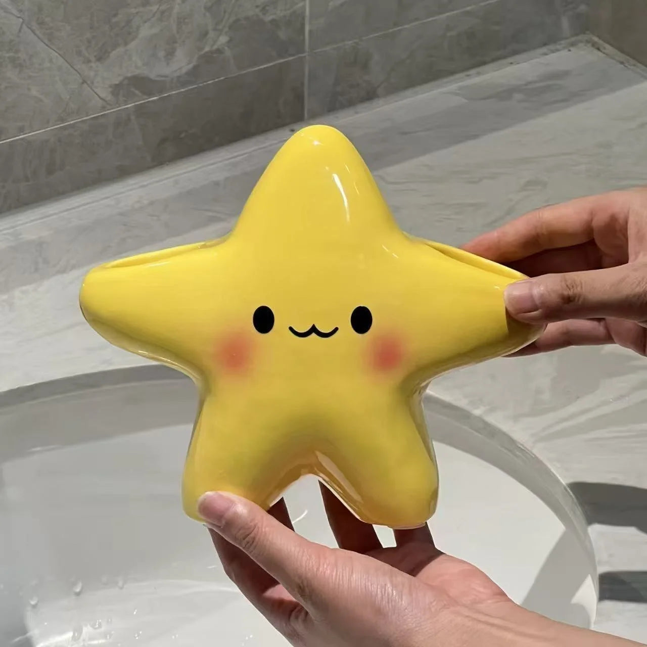 Star-Shaped Plastic Toothbrush Holder - Freestanding Bathroom Organizer with Cute Face Design, Durable Plastic Construction